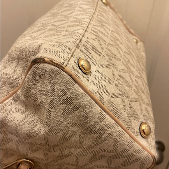 Michael Michael Kors please check all picture of condition - Picture 9 of 17
